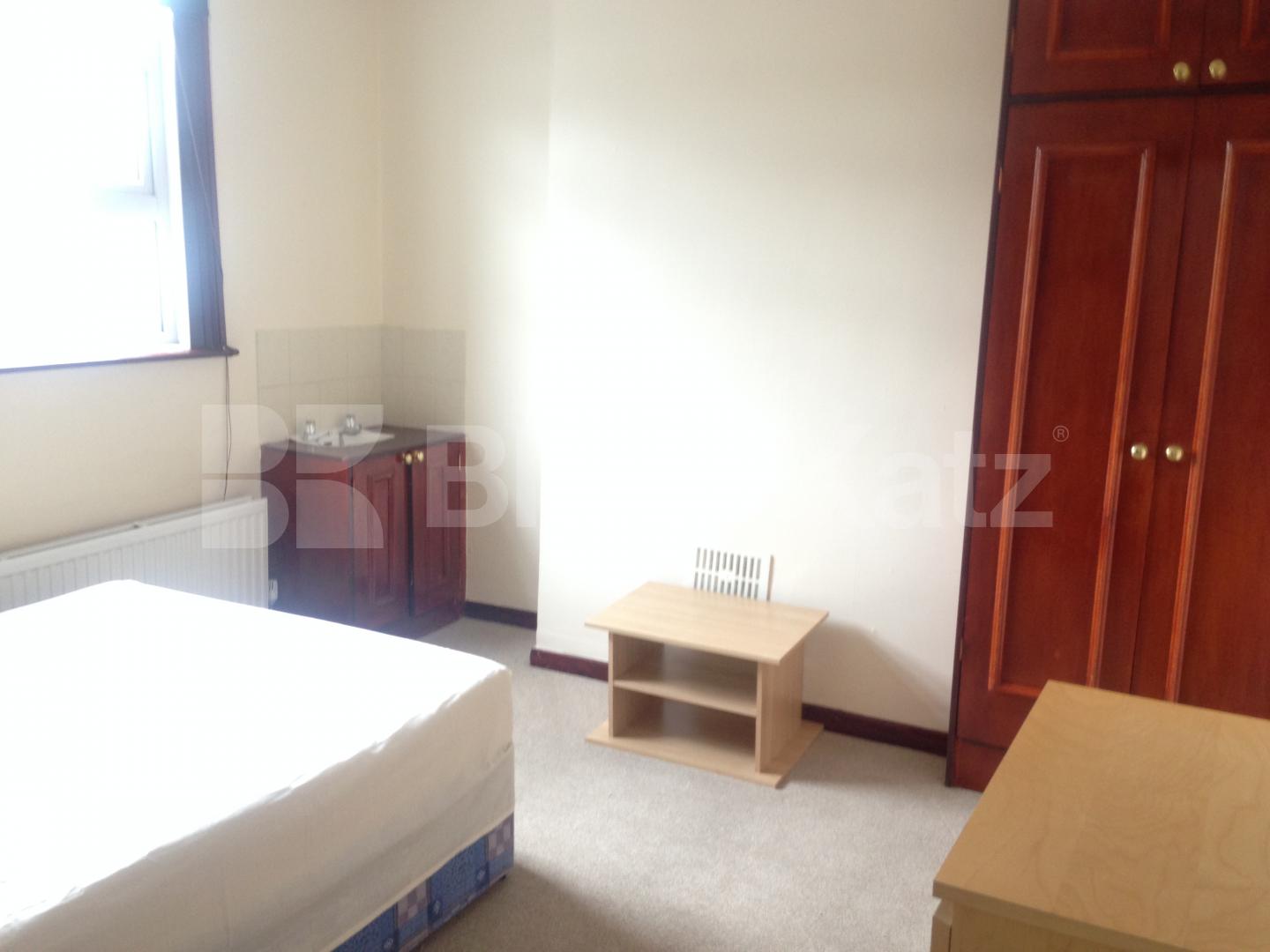 			NEW INSTRUCTION, 3 Bedroom, 1 bath, 1 reception Apartment			 Northcote Road, Clapham Junction